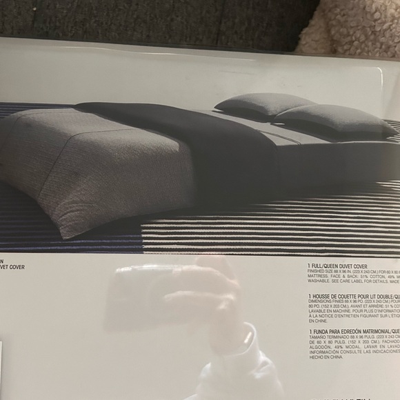 Calvin Klein duvet cover - Picture 3 of 10